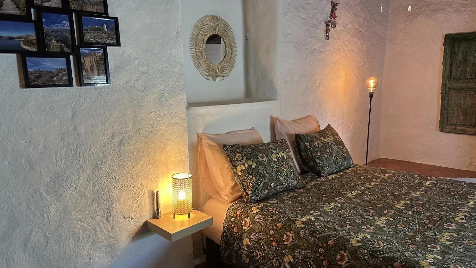 B&B Sol y Monte Álora Bed and breakfast